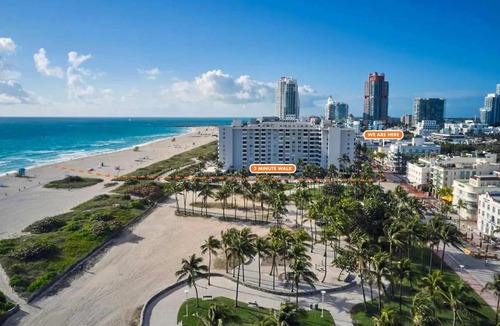 South Pointe Apartment | Art Deco Suite Steps from Beach in South of Fifth