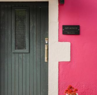 Pagi House | Art House Near to Saint George Beach by Konnect