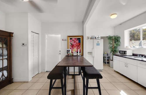 Buena Vista House | Art King Suite With Priv Bath
