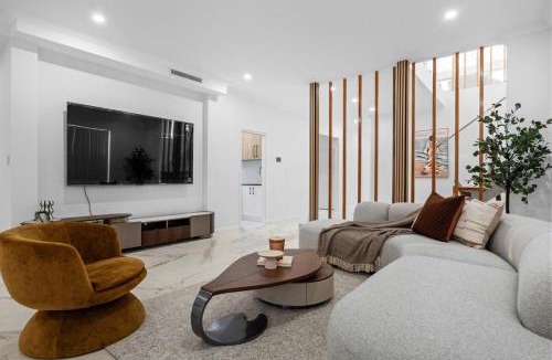 Hillarys House | Art Residence - Luxury Coastal Stay in Hillarys