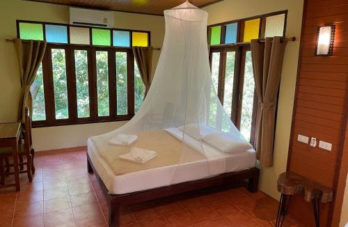 Khlong Sok Resort | Art's Riverview Lodge