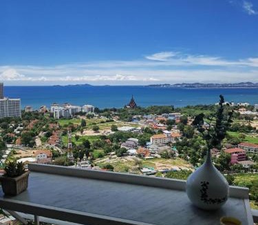 North Pattaya Apartment | Art Under the Clouds 32nd floor sea view SuperHost