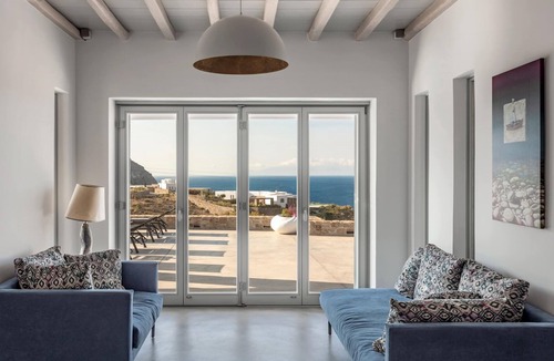 Elia Villa | Artemis 7BD Minimal Villa Private Pool Jacuzzi
