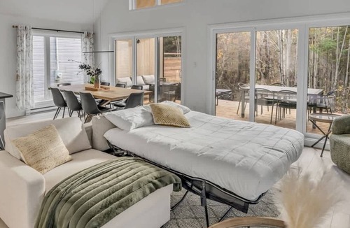 Pont-Rouge Ski Chalet | Artemis | Family-Friendly | Wooded & Private Spa