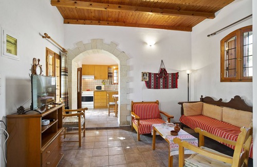 Megala Chorafia Cottage | Artemis House stone cottage in historic Aptera village, Chania