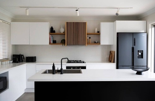 Calare House | Artful Abode - Duntryleague, Vibrant Decor