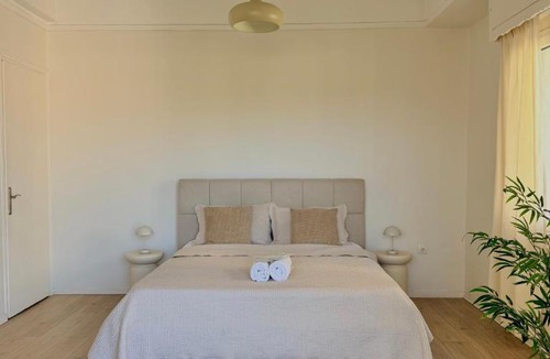 Kerameikos Apartment | Artful Parthenon View