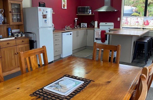 Hokitika House | Arthurstown Rd Riverview Holiday house Hokitika Sleeps 8. Pets Welcome.