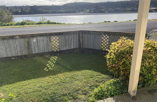 Hokitika House | Arthurstown Rd Riverview Holiday house Hokitika Sleeps 8. Pets Welcome.