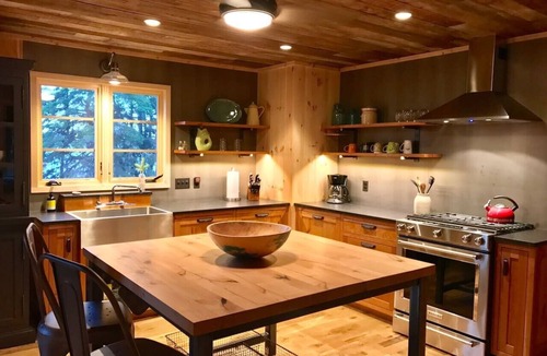 Lutsen Cabin | Artisan-crafted Magic on Lake Superior between Lutsen and Grand Marais