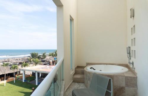 Playa Chachalacas Hotel | Artisan Playa Esmeralda Family Beach Hotel