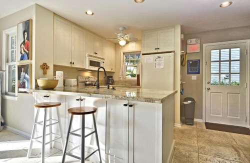 Bahama Village House | Artist Garden
