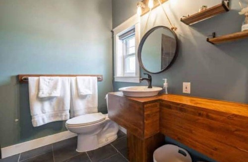 Middleville House | Artist Lake House