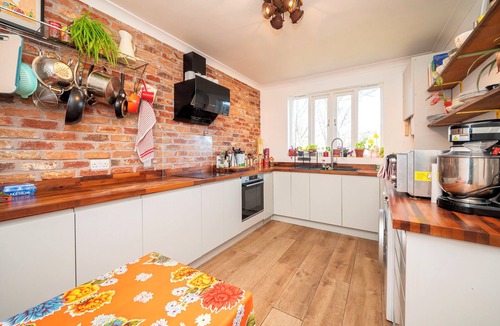 Lewisham Apartment | Artist's apartment in St Johns - Pass the Keys