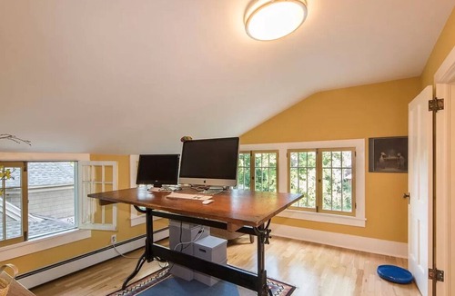 Whittier House | Artist's Serene Mapleton Sanctuary