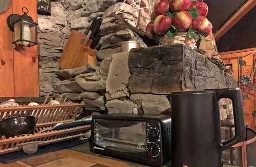 Kerhonkson Cottage | Artist Studio Retreat - a Modern Vintage 2-bedroom cottage in the Catskills