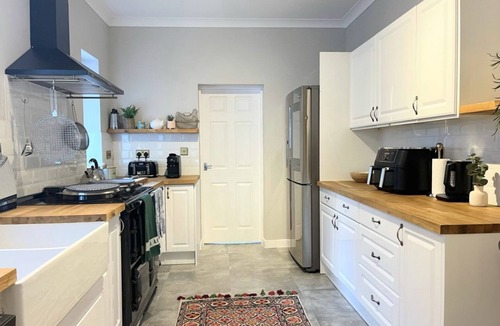 Trafford Villa | Artistic calm spacious 3 bed home in Old Trafford