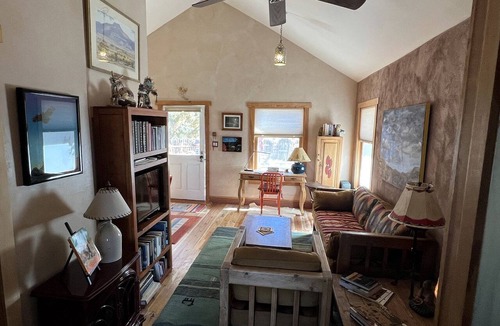 Abiquiu Cabin | Artistic Casita in Abiquiu, New Mexico with Wide Views to Pedernal Overlooking the Chama River Valley