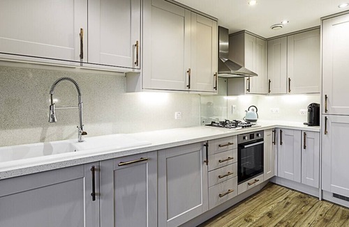 Victoria Apartment | Artistic Hackney Flat