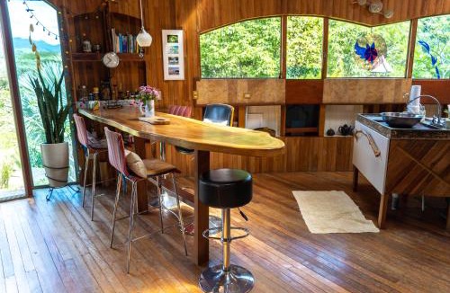 Tajo Alto Bed & Breakfast | Artistic house in a coffee plantation