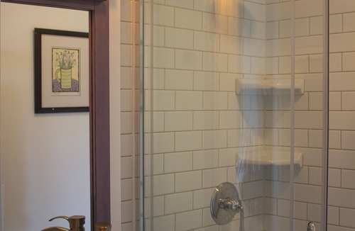 Paris Bed & Breakfast | Artistic Lodging Queen suite