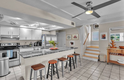 South Palm Park Neighborhood Association Apartment | Artistic Magical Apt., stunning garden, private patio, pool, close to beach/town