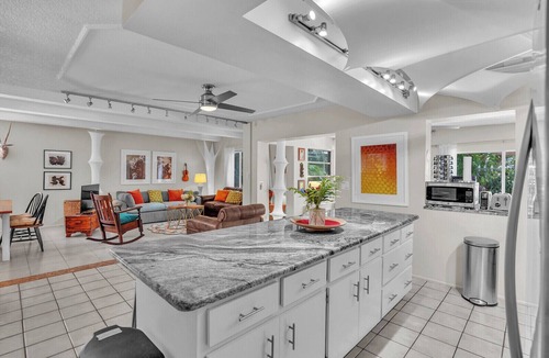 South Palm Park Neighborhood Association Apartment | Artistic Magical Apt., stunning garden, private patio, pool, close to beach/town