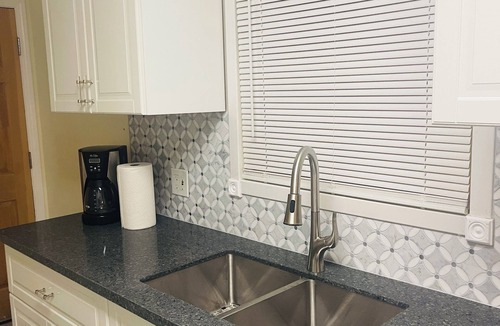 La Mesa House | Artistic Oasis. Charming 3-bedroom house in La Mesa with AC, WiFi, washer/dryer