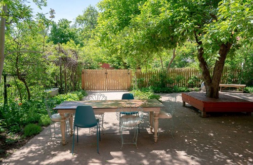 Downtown House | Artists Downtown Garden Haven - Walk to Pearl Street Mall and hiking