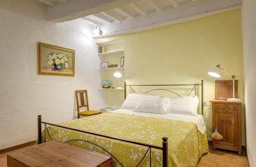 Sinalunga Apartment | Arts and Flowers