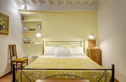 Sinalunga Apartment | Arts and Flowers