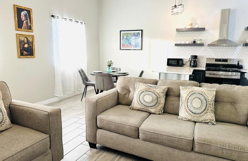 Biggs Field House | Artsy Double-Unit 1504B