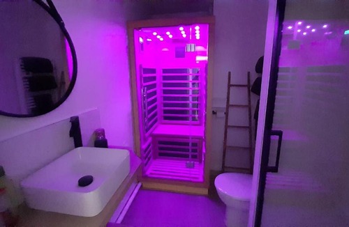 Saint-Priest Apartment | Arty Appart - Eurexpo - Clim - Parking box privé - Balcon - Sauna en option