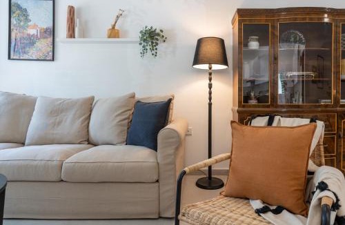 Larnaca City Centre Apartment | Arty Haven - Spacious 3-BR House in Larnaca