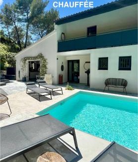 Saint-Etienne-du-Gres Bed & Breakfast | Arty Provence, vue, calme et piscine chauffée dans les Alpilles proche St-Rémy-de-Provence