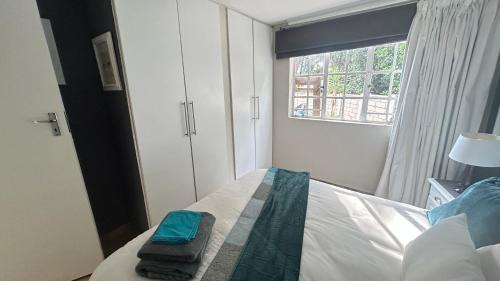 Greater Johannesburg Metropolitan Area Apartment | Artzys private Flatlet 1km to Olivedale Clinic