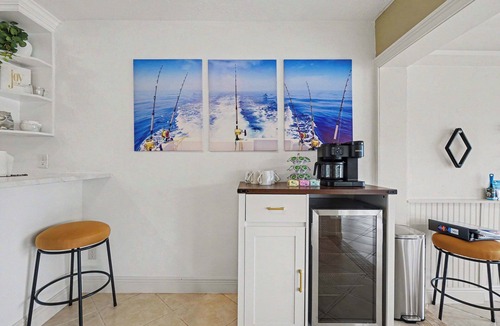 Fort Myers Shores House | Aruba Breeze Retreat | Hot Tub & Pool Table