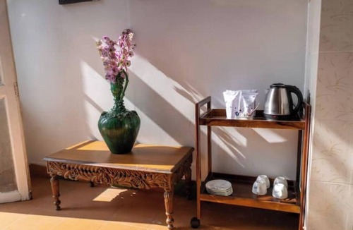 The Mall Road Apartment | Arvelia Colonial Manor - Luxe by Da Alohas