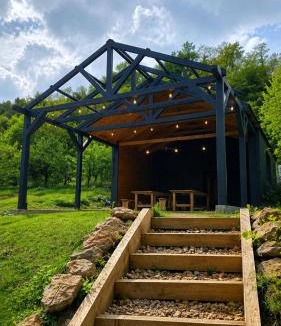 Banat Ski Chalet | Arya Verde - Cabane premium la munte langa Transluncani, 1h30 de Timisoara