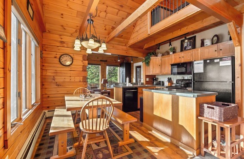 Rangeley House | 🐾As Good As It Gets - Private location on Dodge Pond, dog friendly