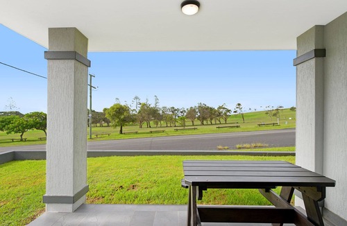 Crescent Head House | AS NEW SPARKLING 3 BEDROOM TOWNHOUSES ON THE GOLF COURSE