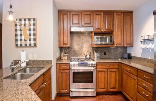 Avon Apartment | Ascent Condo 111