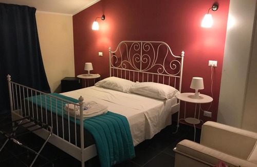 Caianello Bed & Breakfast | Ascot Holiday Home