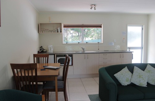 Haruru Hotel | Ash Grove Boutique Motel