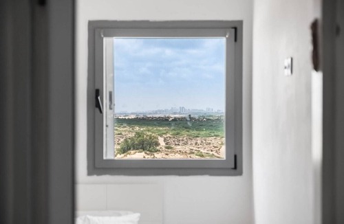 Ashdod Apartment | Ashdod Luxe Escape – Spacious, Stylish, with Mamád
