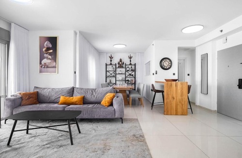 Ashdod Apartment | Ashdod Luxe Escape – Spacious, Stylish, with Mamád