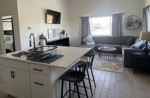 Stratford House | Ashe Westshore Bungalow #2! Centrally located by lake, golf courses & sand dunes