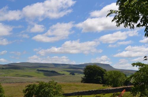 Horton in Ribblesdale House | Ashes Farm - Ingleborough Barn Cottage, with 3 peaks views, Horton In Ribblesdale, Settle
