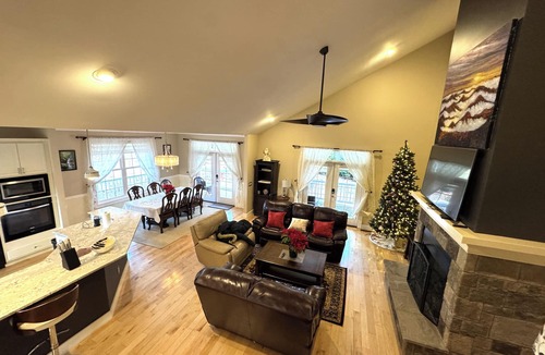 Fletcher House | "Asheville Grand Retreat" with Hot Tub & Game Room, Close to Biltmore & Downtown