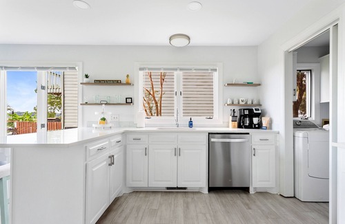 North Charleston House | Ashley River Views | Families! | Pineapple & Palms